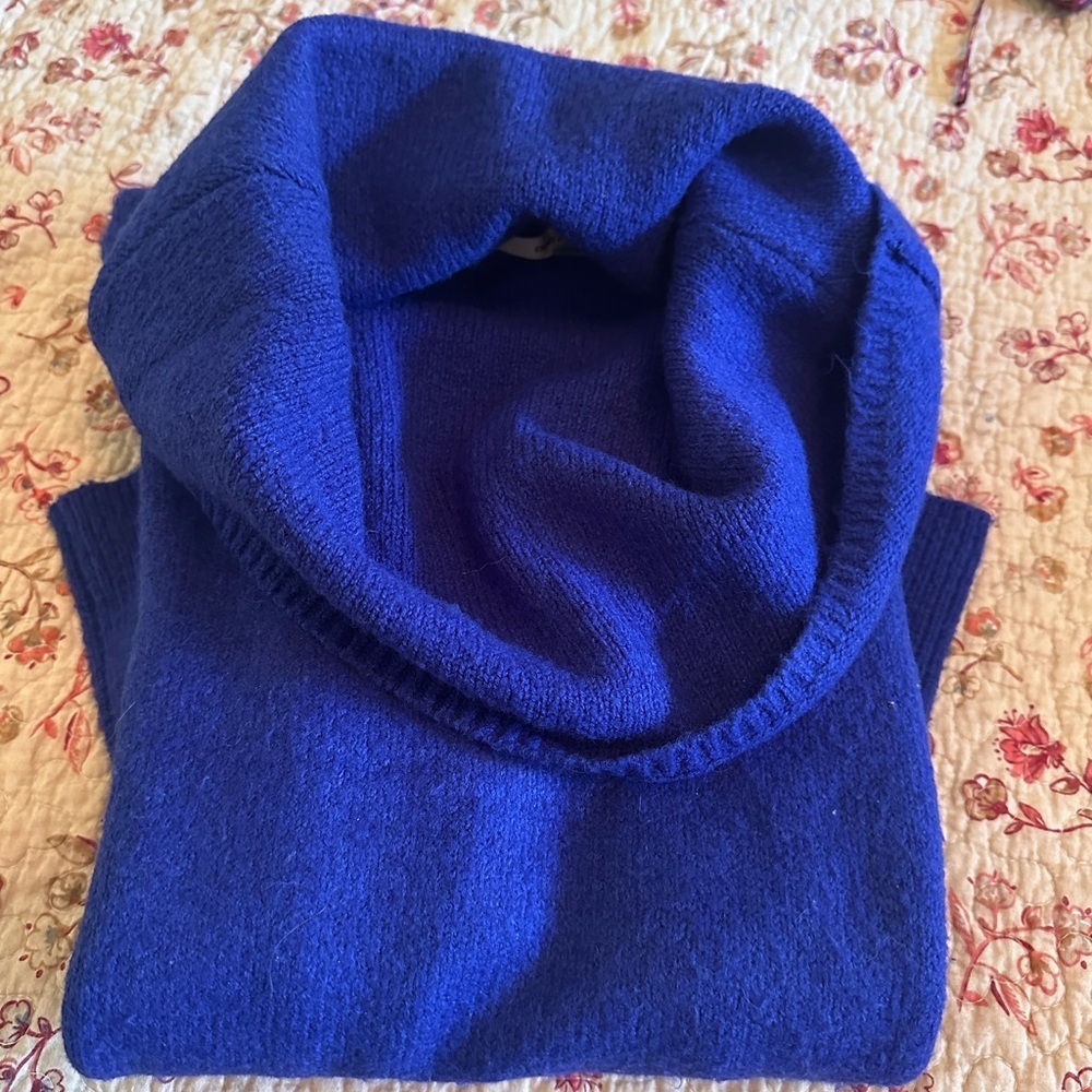 Women’s DKNY blue sweater size medium